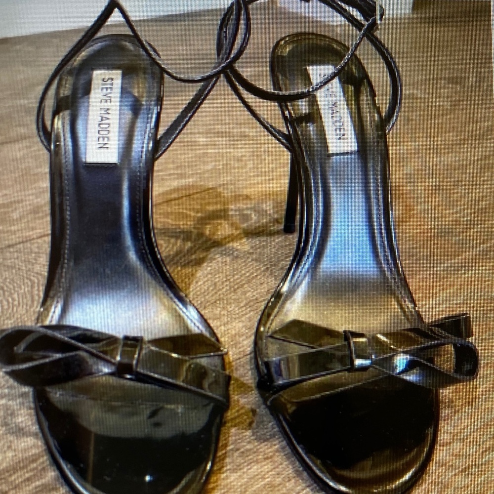 Steve Madden Glossy Black Bow Heels
